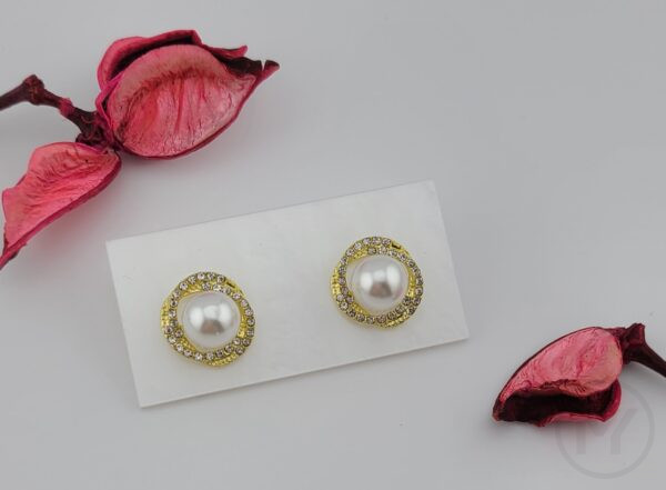 人工パール ＆ ラインストーンデコレーション スタッドピアス
