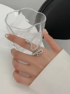 指輪 蛇デザイン
